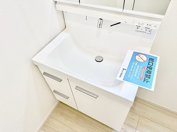 【ハンドシャワー付洗面台】■手洗いや顔を洗う時も快適に使える便利なシャワー