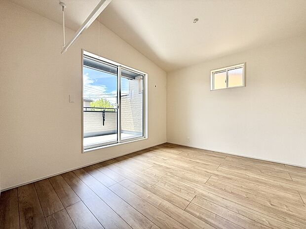 【リビング以外の居室】3号棟  ■落ち着いた色合いのお部屋で穏やかな時間を楽しめます