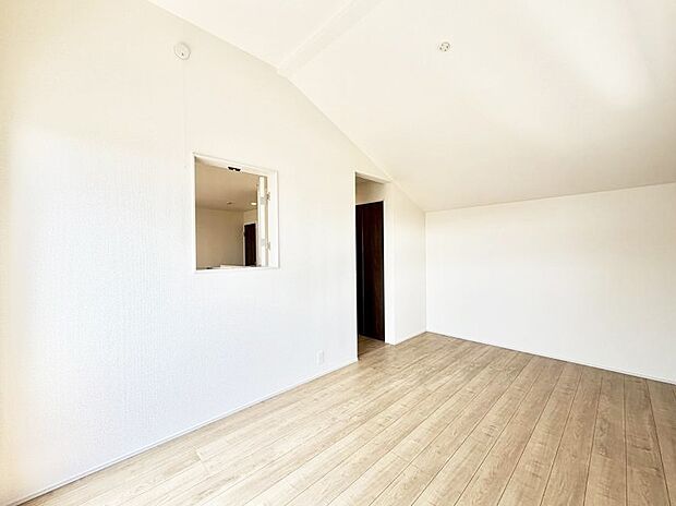【リビング以外の居室】2号棟  ■清潔感あふれるお部屋で毎日を快適に過ごせます