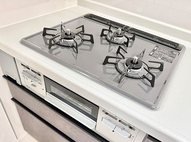 【3口ガスコンロ】■一度に多くの料理ができ便利で効率的
