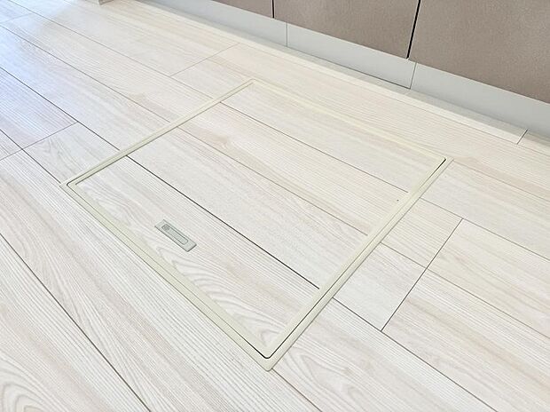 【床下収納】■日用品やストックに便利な床下収納