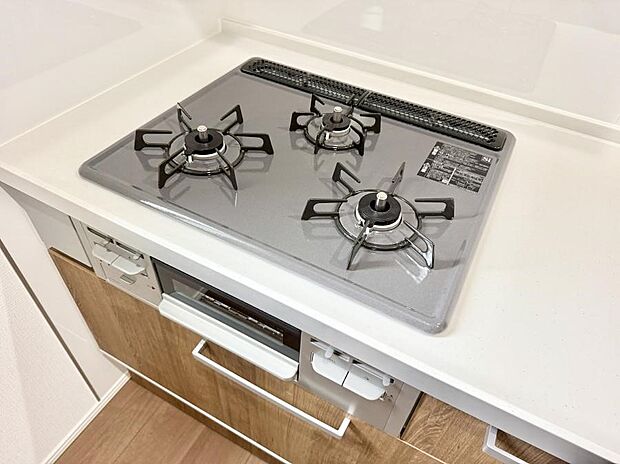 【3口ガスコンロ】■一度に多くの料理ができ便利で効率的