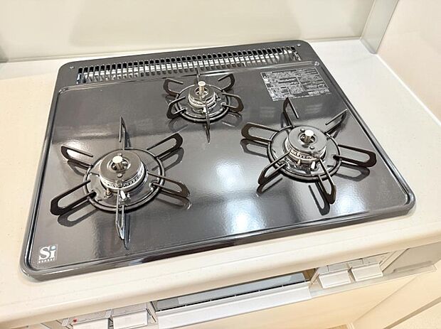 【3口ガスコンロ】■一度に多くの料理ができ便利で効率的