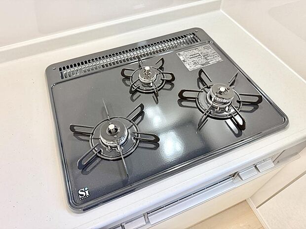 【3口ガスコンロ】■一度に多くの料理ができ便利で効率的
