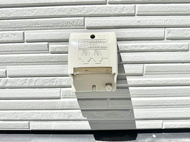 【屋外コンセント】■屋外に電源コンセントがあれば、高圧洗浄機で窓や外壁を掃除するなど便利です。