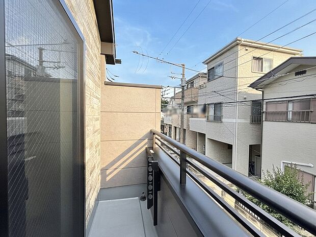 【バルコニー】1号棟 ■ 朝のコーヒーや夜の星空を楽しむ、癒しの場所