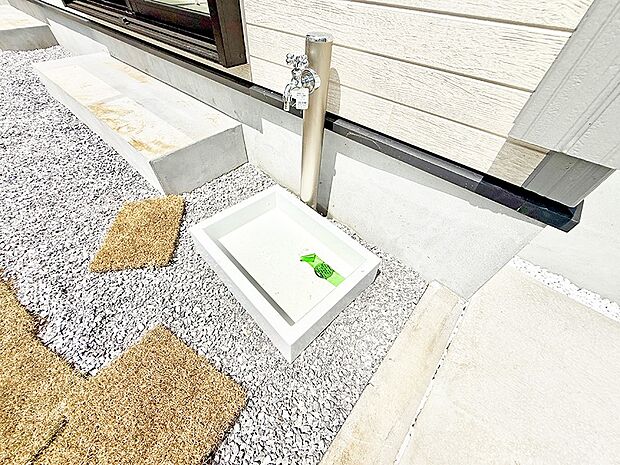 【その他現地】2号棟  ■外水栓付きで庭作業や洗車に便利です