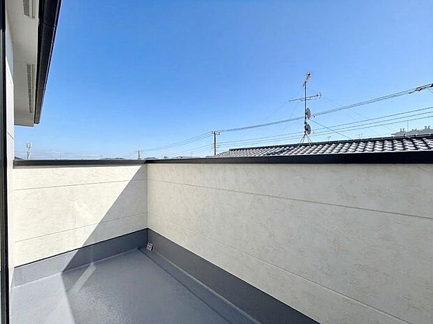 【バルコニー】1号棟 ■ 朝のコーヒーや夜の星空を楽しむ、癒しの場所