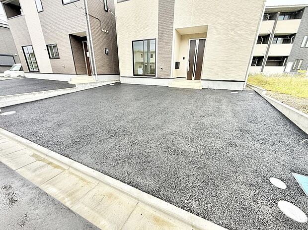 【駐車場】2号棟 ■自宅にカースペースがあると助かります