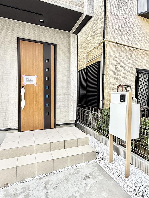 【玄関】1号棟 ■ シンプルで美しく、住まいの第一印象を彩る玄関です