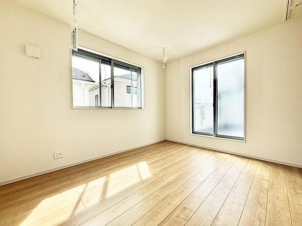 【リビング以外の居室】1号棟 ■落ち着いた雰囲気のお部屋で心が安らぐ空間