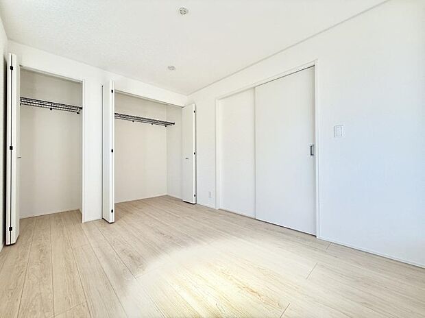 【リビング以外の居室】1号棟 ■落ち着いた雰囲気のお部屋で心が安らぐ空間