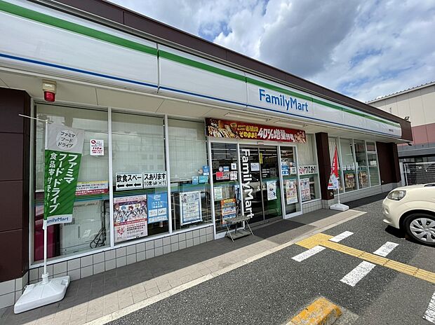 ファミリーマート桂西滝川町店
