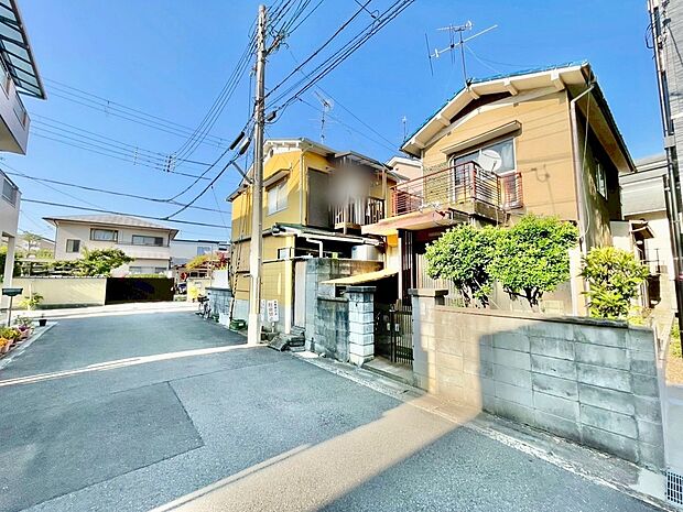 【近鉄「久津川」駅まで徒歩5分!】
JR「城陽」駅までは徒歩16分の2wayアクセス!
現地(2025年4月)撮影