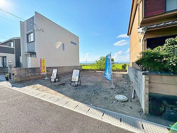 【現地写真】【夢を叶える自由設計！】
外観や内観のデザインはお客様のお好みに合わせて決定致します♪間取り変更も可能です！
現地（2025年3月）撮影