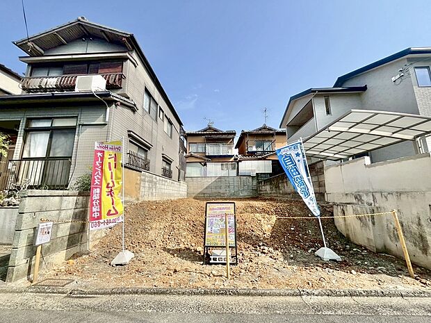 【現地写真】【近鉄伊勢田駅徒歩12分&JR新田駅徒歩17分!】
徒歩圏内に小学校や公園、買い物施設など子育て世代に嬉しい住環境♪
現地(2025年4月)撮影