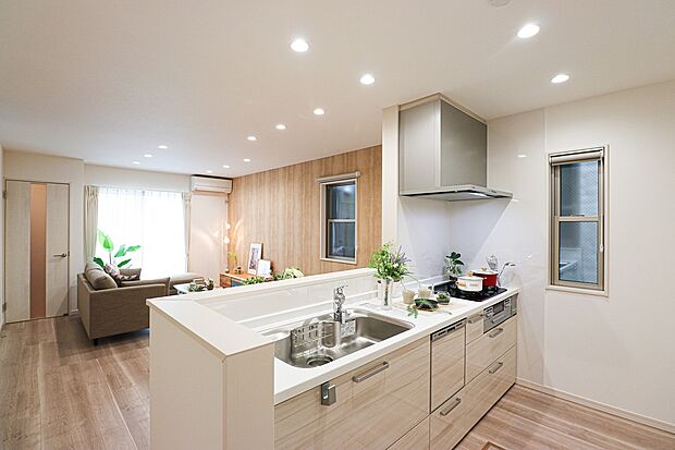 【【ドリームタウンシリーズ施工例：キッチン】】自由設計対応のお家！お客様のご希望に合わせて間取りの変更が可能です！
