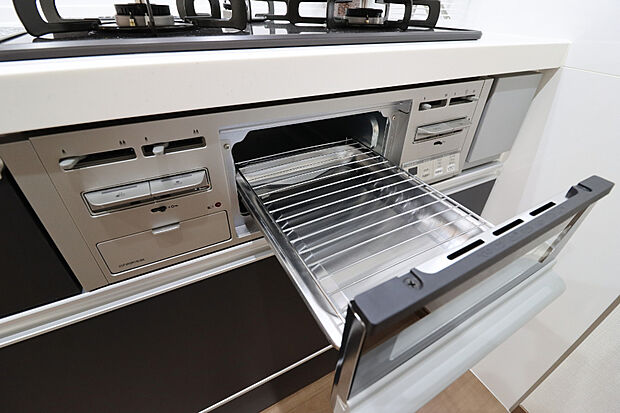 【グリル】■フライパンで焼くことの多い肉料理を代わりにグリルを使えば、油をひく必要もなく、余分な脂も落として焼けるため、フライパンを使った時よりも多く油脂分をカットできます!