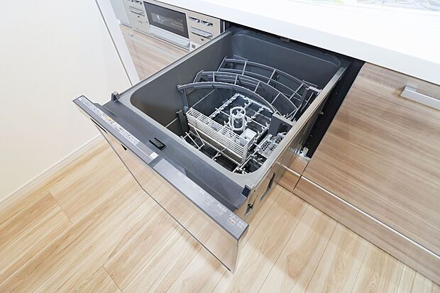 【【食器洗浄乾燥機】】■後片付けをサポート!食事後の家族のくつろぎタイムもゆっくりと過ごせます♪
■朝食準備や送り迎え…と忙しいママも大助かり!