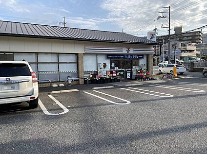 セブンイレブン伏見石田大山店 約520ｍ(徒歩7分)