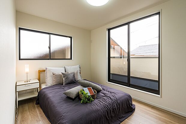 【ドリームタウンシリーズ施工例】
閑静な住宅地で子育て家族にピッタリ。毎日のお散歩も快適な緑に恵まれたエリアです。外構のお色やお部屋のクロスはお客様のお好みでお選びいただけます。