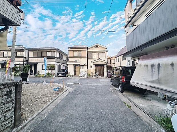 【【現地写真】】■閑静な住宅地で子育て家族にピッタリ。毎日のお散歩も快適な緑に恵まれたエリアで、自然に包まれた穏やかな暮らしを実現するための、ゆとりある住環境が整っています。