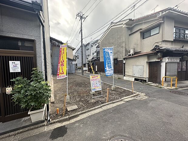 【【現地写真】】角地のため、開放感があり、日当たりも良好。自分らしい暮らしを実現できる場所です。現地（2024年11月）撮影