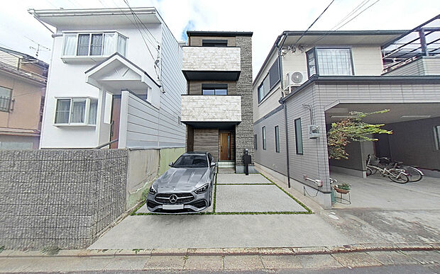 【【イメージパース】】■落ち着きのある色合いの中に軽やかさをプラスし、洗練された印象を演出します。シンプルながらも存在感のある、スタイリッシュな外観デザインです。