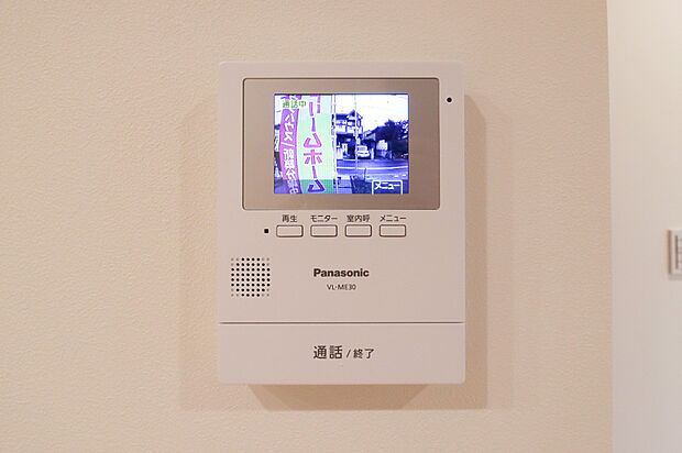 【【TVモニター付きインターフォン】】■来客者を確認できるTVモニター付インターフォン。普段の生活時はもちろん、お子様が一人でお留守番する際にも安心ですね。