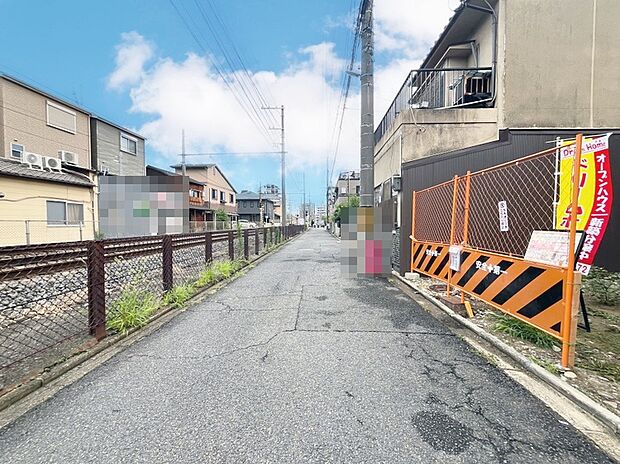 【【前道写真】】■自由設計対応で理想の住まいを実現! 間取りやデザインをお好みにカスタマイズ可能。暮らしやすい環境が整った立地で快適な生活を。現地(2026年7月)撮影