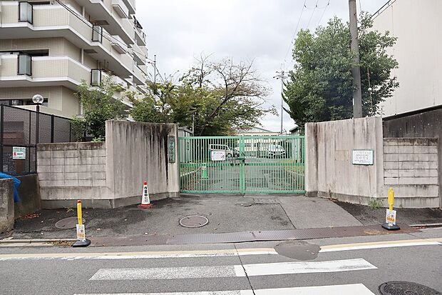 深草小学校（約582m）