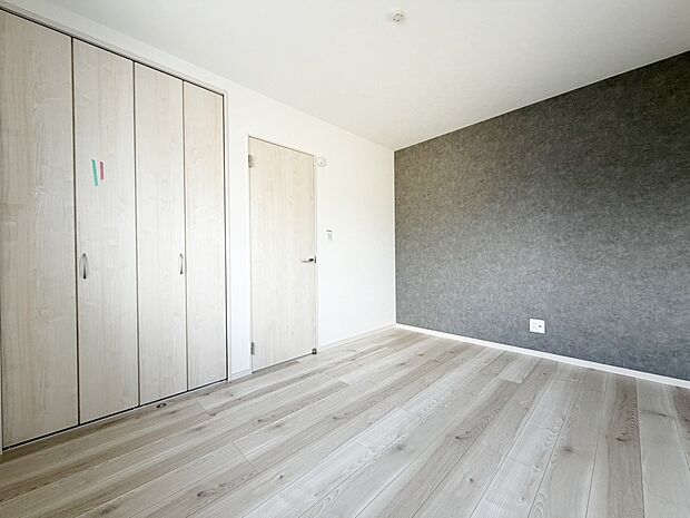 【洋室】お持ちの家具の配置を考えると洋室のお部屋が暮らしやすいという方に。こだわりの家具やインテリアもしっくり収まります！
室内（2025年10月）撮影