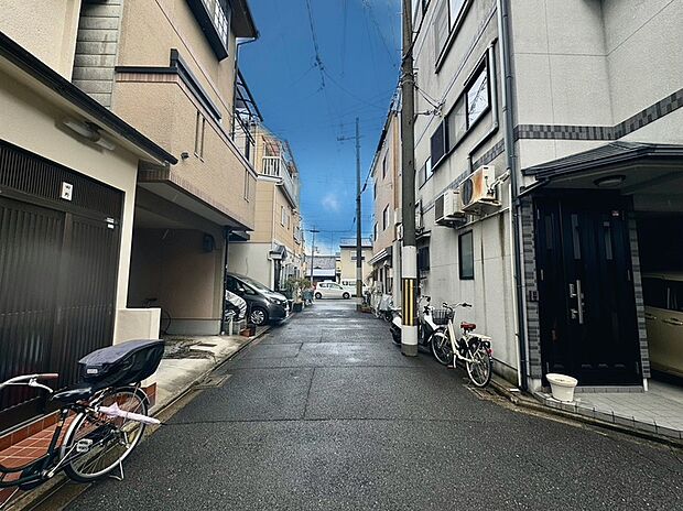 【前道の様子です】伏見中学校徒歩7分
現地（2025年3月）撮影
