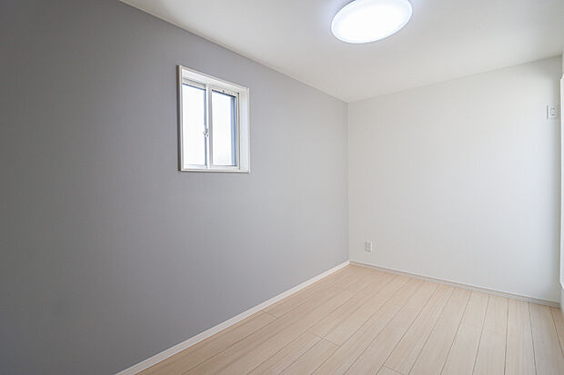 【施工例：洋室】お持ちの家具の配置を考えると洋室のお部屋が暮らしやすいという方に。こだわりの家具やインテリアもしっくり収まります！