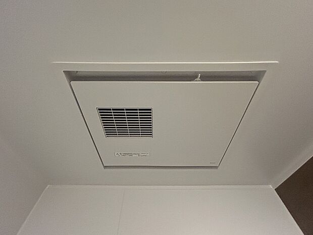 【【浴室暖房乾燥機】】◆梅雨の時期にも大活躍の浴室暖房乾燥機！家族の数だけ増える洗濯物もしっかり乾かせます♪また、湿気を排してカビ防止にも大活躍！冬季のヒートショック緩和にも。