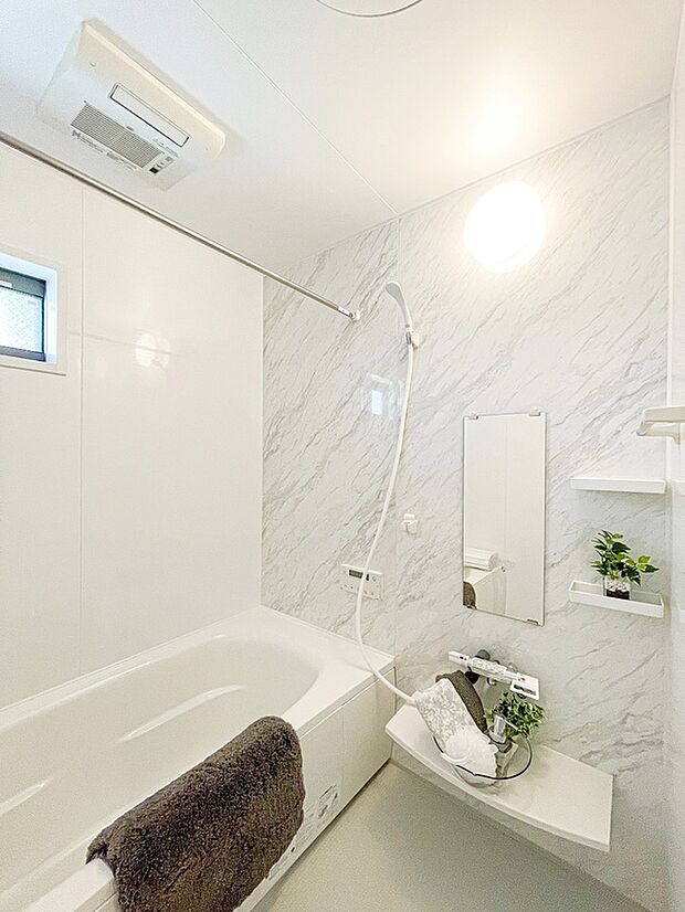 【施工例：浴室】浴室暖房乾燥機付きで雨の日が多い梅雨の時期も安心です♪また、冬のヒートショック対策にも！