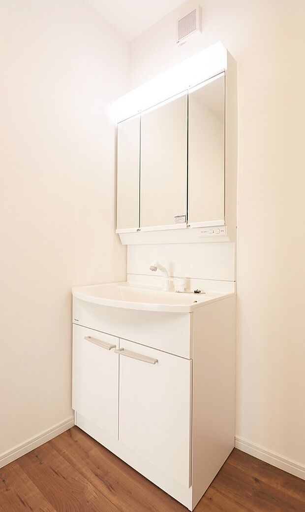 【施工例：洗面】お気に入りの洗顔＆歯磨きアイテムで毎日を楽しく清潔に！