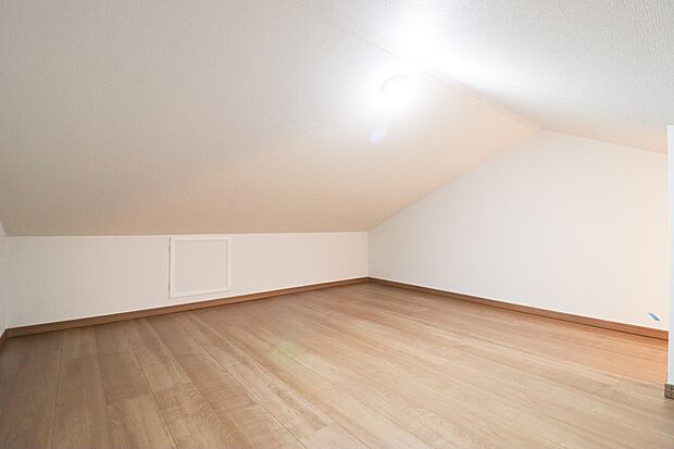 【施工例：固定階段式ロフト】両手で荷物を持って安全に持ち運びができる固定階段式ロフト！