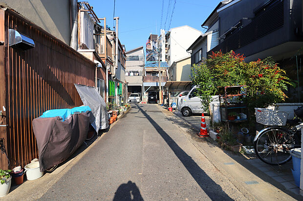 【前道の様子です！】■東側空きに付き、採光＆通風良好！
開放感を感じることができます♪
現地（2024年12月）撮影