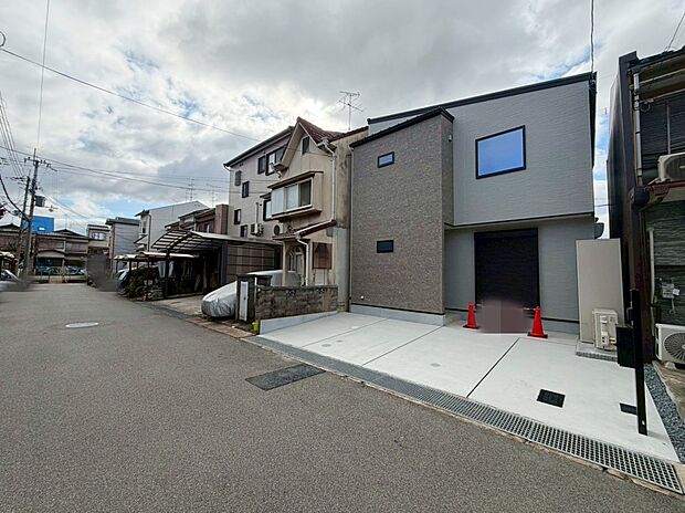 【【前道含む現地写真】】両面道路&南北道路につき、日当たり&通風良好!
現地(2026年2月)撮影