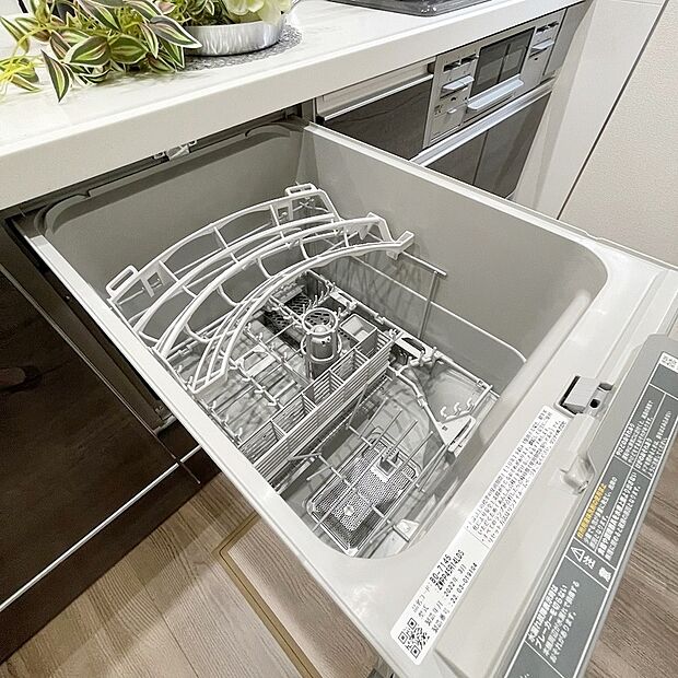 【【食器洗浄乾燥機】】◆後片付けをサポート! 食事後の家族のくつろぎタイムもゆっくりともてます♪
◆朝食準備や送り迎え…と忙しいママも大助かり! 環境にも手肌にも優しい設備です!