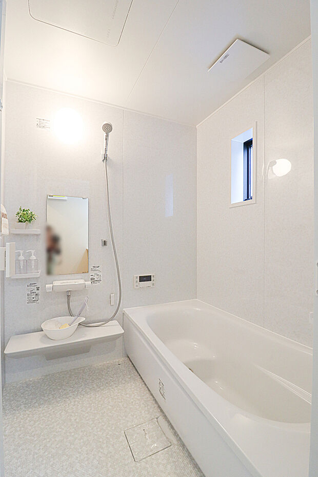 【【ドリームタウン施工例】】【ドリームタウン施工例:浴室】浴室暖房乾燥機付きで雨の日が多い梅雨の時期も安心です♪また、冬のヒートショック対策にも! 【建物プラン例】建物価格1800万円、建物面積98.76m2