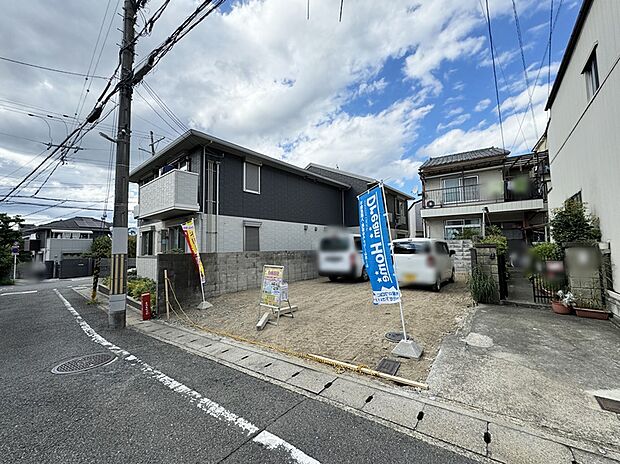 【【現地写真】】間口ゆったり6.5ｍ超！日当たり・風通し良好♪また駐車の苦手な方も安心です！（写真撮影R6.9）