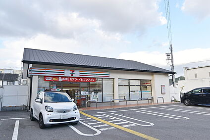 セブンイレブン西野八幡田町店 約638ｍ(徒歩8分)