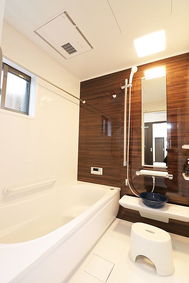 【<ドリームタウン施工例>】浴室暖房換気乾燥機付きの浴室は、冬の寒い日も安心して入浴が可能です。