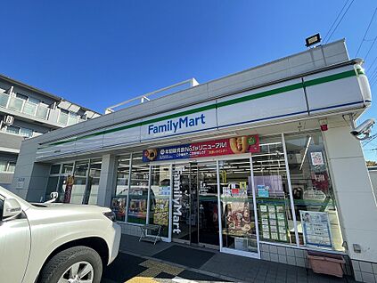 ファミリーマート葛野西通店 約385ｍ(徒歩5分)