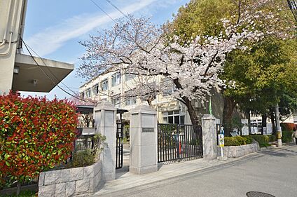 京都市立西京極小学校 約214ｍ(徒歩3分)