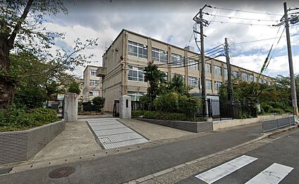 京都市立蜂ケ岡中学校 約640ｍ(徒歩8分)
