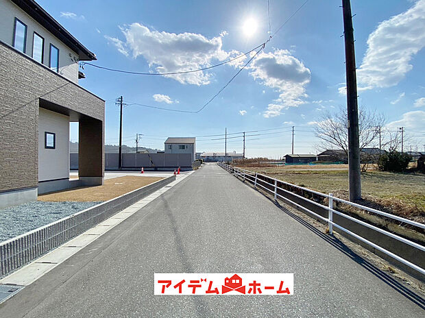 【前面道路写真】　　　当日の案内も可能です♪
　お気軽にお問い合わせください！