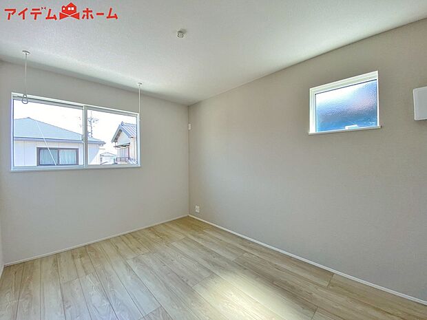 【７号棟　寝室】広々とした居住空間は日々の暮らしを彩り、
心のやすらぎと満足感を与えてくれます。

